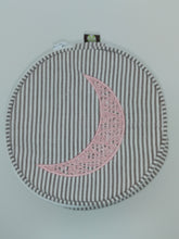 Mascot Jewelry Round - Pink Crescent